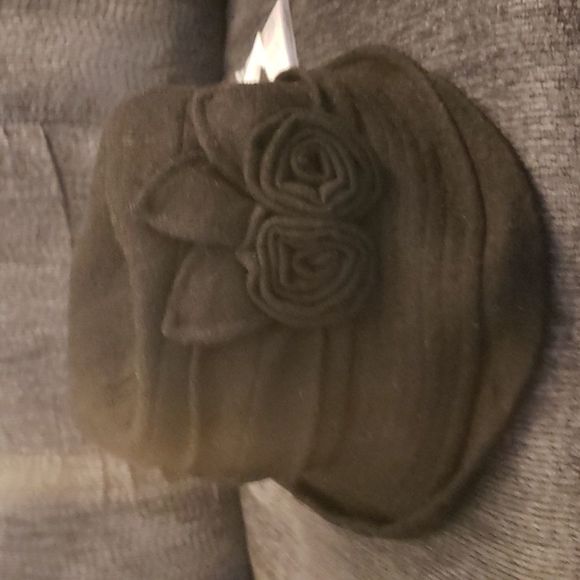 Round Bucket Hat with Flower Accent - NWT - Picture 8 of 13